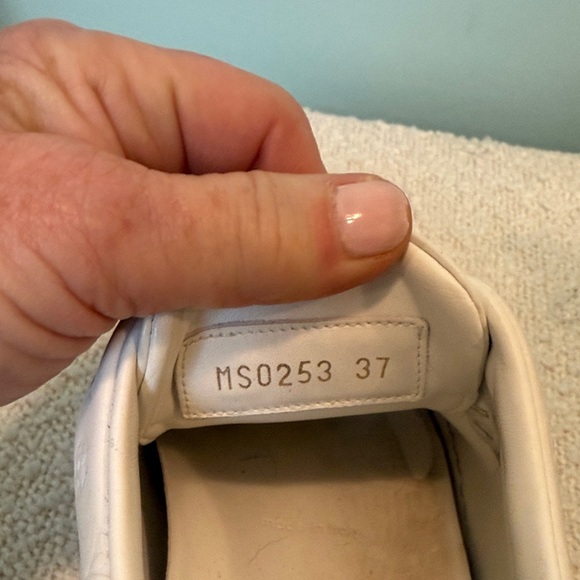 Louis Vuitton Frontrow Embossed Sneakers - Picture 4 of 5